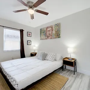  Apartment Modern Bayshore 50 United States